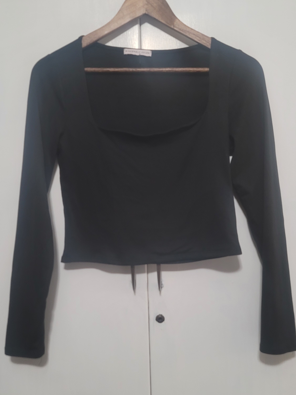 Sincerely Jules Black Long-Sleeve Scoop Neck Top Crop Top